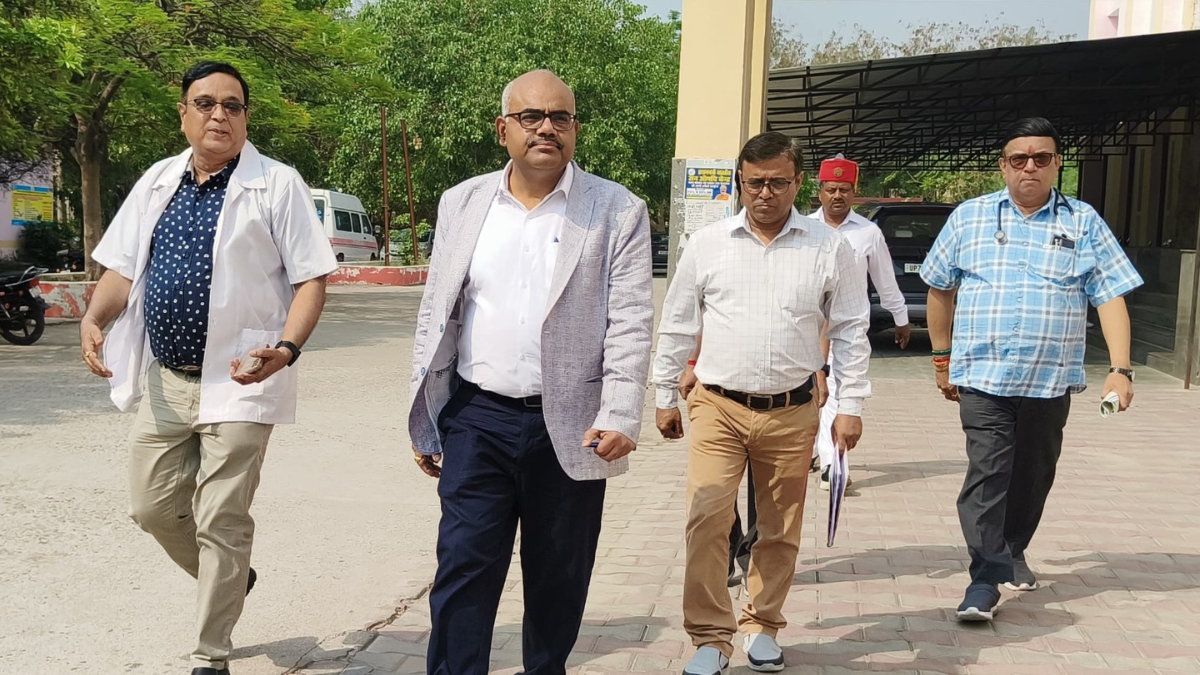 डीएम के औचक निरीक्षणों से सरकारी महकमों में हड़कंप