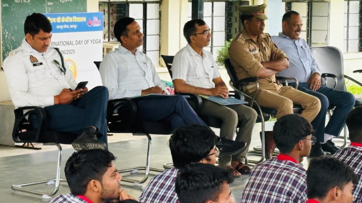 यातायात नियमों के प्रति छात्र-छात्राओं को किया जागरुक (workshop in school)