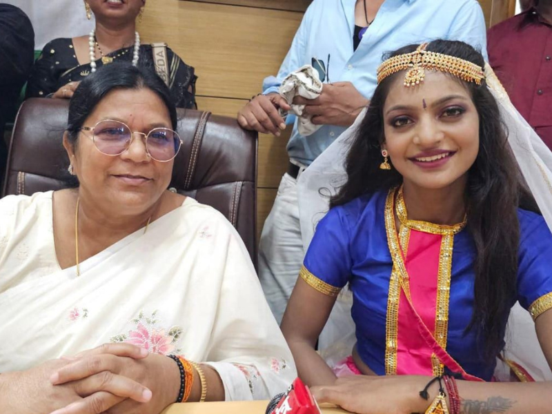 महाकुंभ वाली मोनालिसा ने शुरू की ‘द डायरी ऑफ मणिपुर’ की शूटिंग